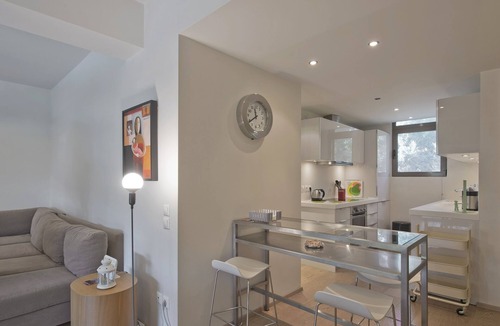 Vouliagmeni Apartment | Sea Breeze Spacious Apt near Vouliagmeni Beach
