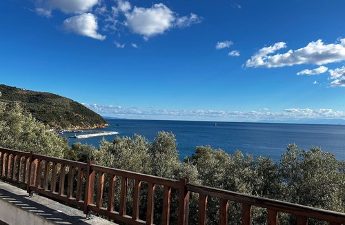 Kali Vrysi House | Sea-front villa - luxury, authenticity