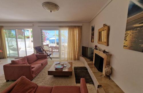 Isthmia House | Sea Front Villa near Athens