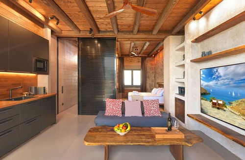 Piraeus House | Sea View Garden Suites
