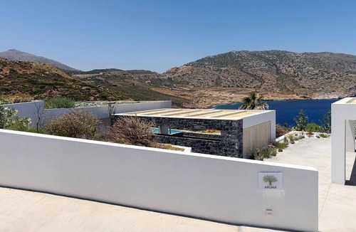 Agia Pelagia Villa | Seafront 5 bedroom villa