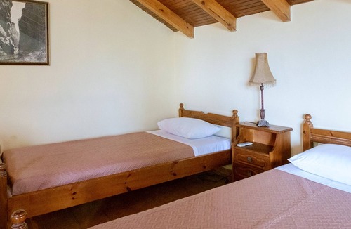 Platanias Town Apartment | Seafront Paradise With Sand Yard 10 M. From Beach!