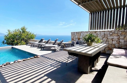 Marathon Villa | Seaview villa schinias, is a modern and minimal property with amazing view!