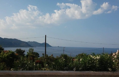 Voia House | Secluded Seaview Greek House, Walking distance to Beaches. Perfect for Families