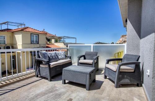 Plaka Apartment | Selini - Topfloor apartment in historical Athens