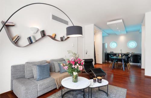 Vouliagmeni Apartment | Serena Calm Pool House
