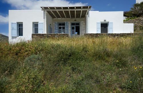 Livadi House | Serifos cozy home with a view