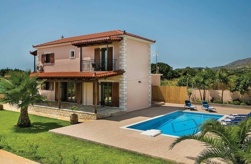 Skala Villa | Situated just on the outskirts of Skala village