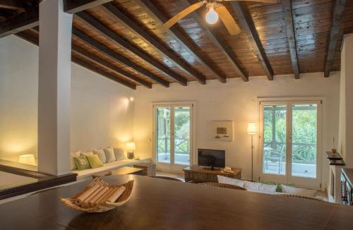 Kanapitsa Apartment | Skiathos Luxury Villa 2 Bedroom Villa Dyo Vromolimnos