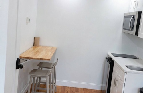 East New York Apartment | ~Small Studio - Close to JFK - Steps to Subways~