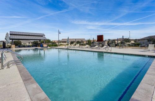 Gilbert House | Snowbird Escape w/Pool, 7 Mi to Dtwn Gilbert!