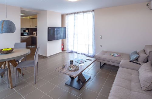 Agios Dimitrios House | SOLON - DELUXE CITY CENTER APARTMENT