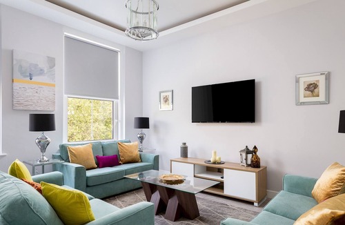 Kensington Apartment | Sophisticated modern 2-bed 2-bath on Cromwell rd