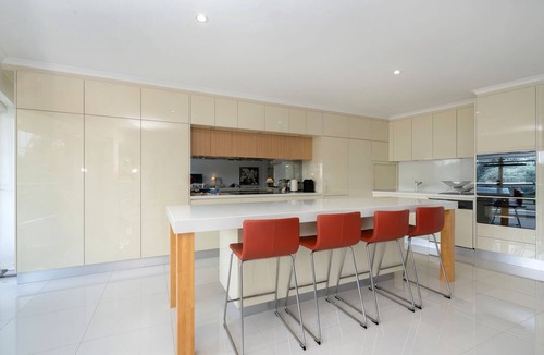 Manuka Apartment | Spacious 2-Bed Apartment Near Dining & Attractions