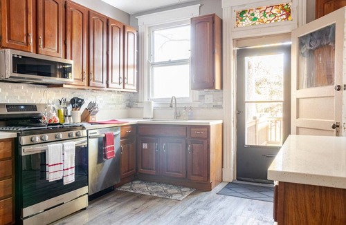 Latonia House | Spacious 5-bedroom house in historical Covington less than 10 mins to DT Cincy