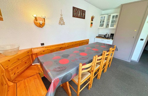 Reberty Apartment | Spacious for 10 in Les Menuires, ski-in/ski-out access