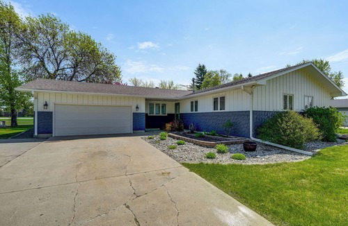 Moorhead House | Spacious Home: Private Deck | 4 Mi to Dtwn Fargo