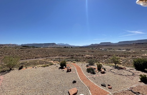 Virgin House | Spacious home with panoramic views of Zion National Park! Come & visit!