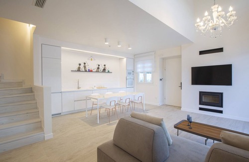 Lygia Villa | Spacious Luxury Villa close to the beach and Lefkadas' center