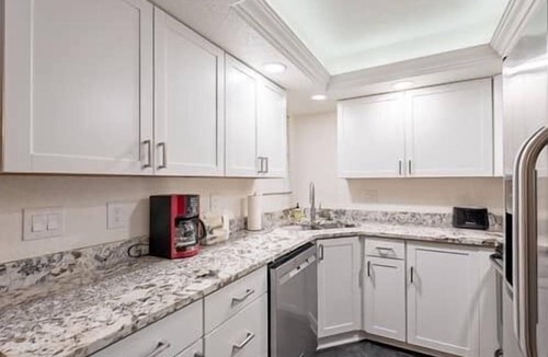 Tucson Condo | Spacious Split Floor Plan with Pool and Mountain views