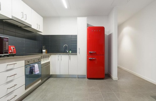 Braddon Apartment | Spacious Studio in a Prime Braddon Location - Hosted by Canstay