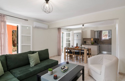 Doukades Apartment | Spiros Holidays House