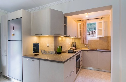 Doukades Apartment | Spiros Holidays House