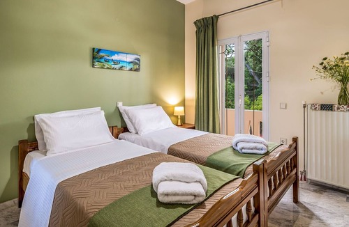 Polemarchi House | Splendid flats - Private heated Pool & great Views