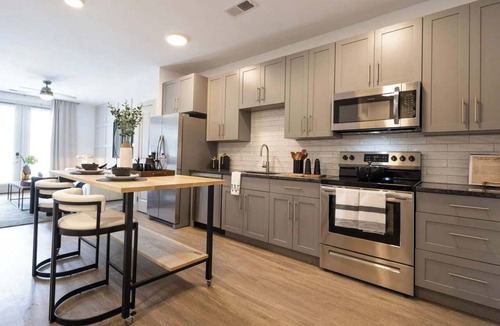 East Walnut HIlls Apartment | Stay Central! Modern Condo Near Entertainment
