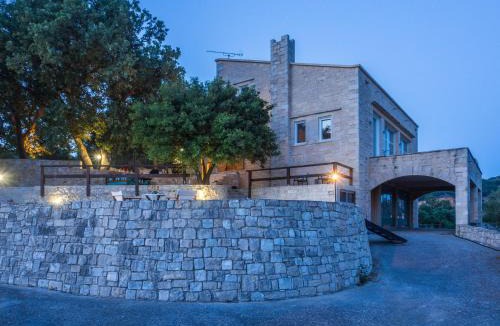 Monopari Villa | Stone Built Private villa Limeri with pool, BBQ & Shaded Patio