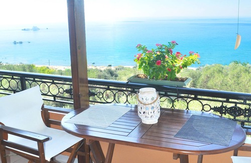 Sinarades House | Studio Apartments on Pelekas Beach "Papadatos"