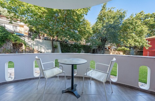 Anthousa Apartment | Studio Apartment 'Deluxe 2 Adults - D' with Shared Terrace, Wi-Fi and Air Conditioning