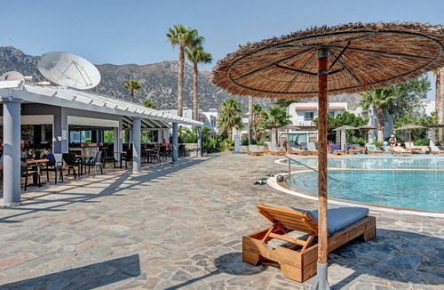 Kardamena Apartment | Studio Apartment 'Evripides Triple Room 2' with Shared Pool, Shared Garden and Air Conditioning