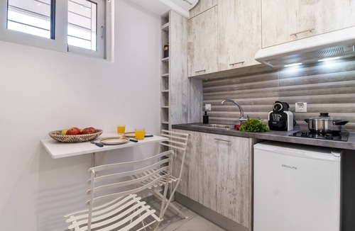 Perigiali Apartment | Studio Apartment 'Mella Roa Amar' with Shared Terrace, Wi-Fi and Air Conditioning
