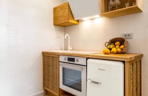 Katomerion Apartment | Studio apartment 'Studio Yvonne' with private pool, WLAN and air conditioning