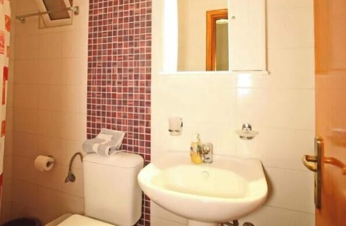 Vassiliki Apartment | Studio Apartment 'Studios and Apartments Thomas 1' with Balcony, Wi-Fi and Air Conditioning