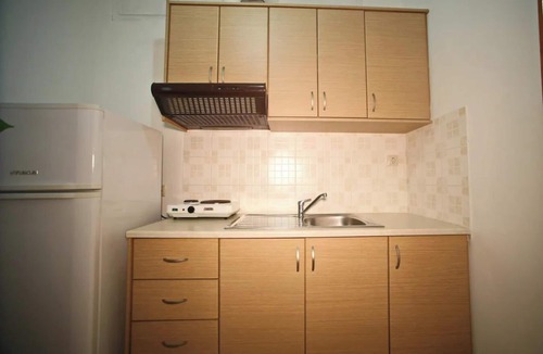 Vassiliki Apartment | Studio Apartment 'Studios and Apartments Thomas 4' with Balcony, Wi-Fi and Air Conditioning