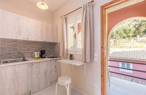 Parelia Apartment | Studio Apartments Swimming Pool and sea view on Pelekas Beach