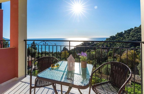 Parelia Apartment | Studio Apartments Swimming Pool and sea view on Pelekas Beach