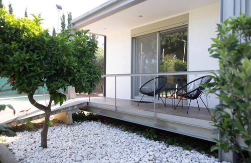 Rio House | Studio Rio: Unique space with garden and garage