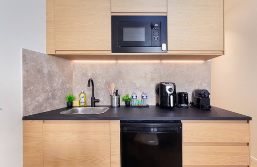 Billancourt–Rives de Seine Apartment | Studio-Wet room-City view