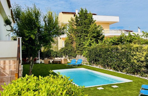 Kato Diminio Villa | Stunning Greek villa w/private pool & sea view - 4min walk to beach, sleeps 2-7