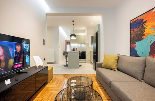 Ampelokipoi Apartment | Stylish 2BR flat near hospital & Panormou metro station