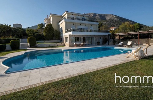 Kropia Villa | Sublime Luxurious homm Villa in Paiania