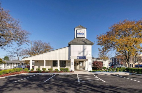 Mentor Hotel | Suburban Studios Mentor - Cleveland Northeast