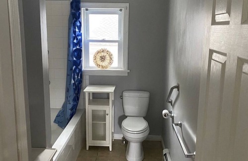 Navesink House | Summer Beach house , 3bds, WiFi, 5 min to Beach National park Fort Hancock!