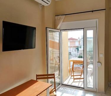 Gerakini Apartment | Sun, Sea & Zest, 100m to beach!