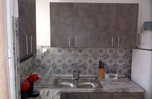 Kinosargous Apartment | Sunny 2BR Penthouse within walking distance to Acropolis ideal for families