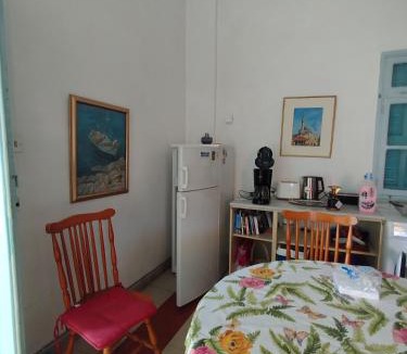 Kinosargous Apartment | Sunny apartment next to the Acropolis