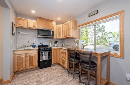 Grand Rapids Apartment | Sunset Cottage | McKinney Lake Cottages